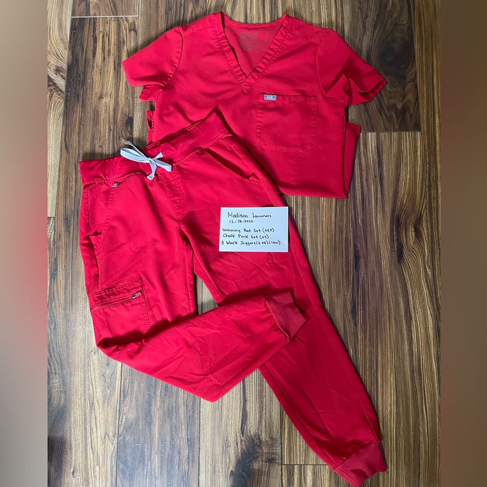 XS winning red Figs set